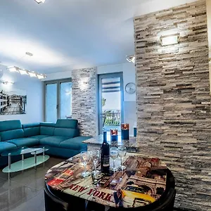  Apartment Gordan